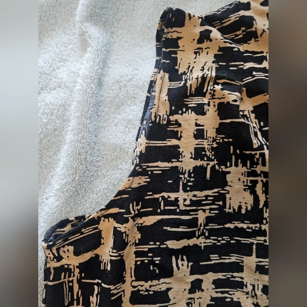 Jon & Anna Abstract Print Sleeveless Blouse Black Tan – Size Large